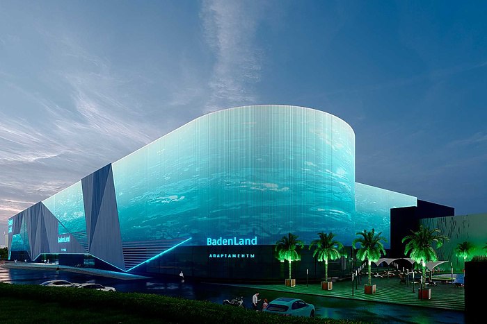 Термальный комплекс Баден Баден открылся в бывшем ТРЦ Комсомолл Термальный комплекс с огромным бассейном Baden Land Баденленд от компании Baden Family открылся на месте бывшего ТРЦ Комсомолл в Екатеринбурге Владелец Баденленда называет его одним из самых больших термальных комплексов в стране и первым на Урале круглогодичным крытым тропическим курортом Открытие терм состоялось накануне 24 января Для первых посетителей согласно сообщению Баденленда была 50 скидка на посещение На странице комплекса во ВКонтакте организацию буквально засыпали всевозможными вопросами о часах работы стоимости услуг и прочих тонкостях На сайте Baden Family сообщается что на осуществление этого проекта компания подавала заявку на получение государственного софинансирования в рамках федеральной программы Устойчивое развитие внутреннего и въездного туризма создание и развитие туристских кластеров uralweb ru