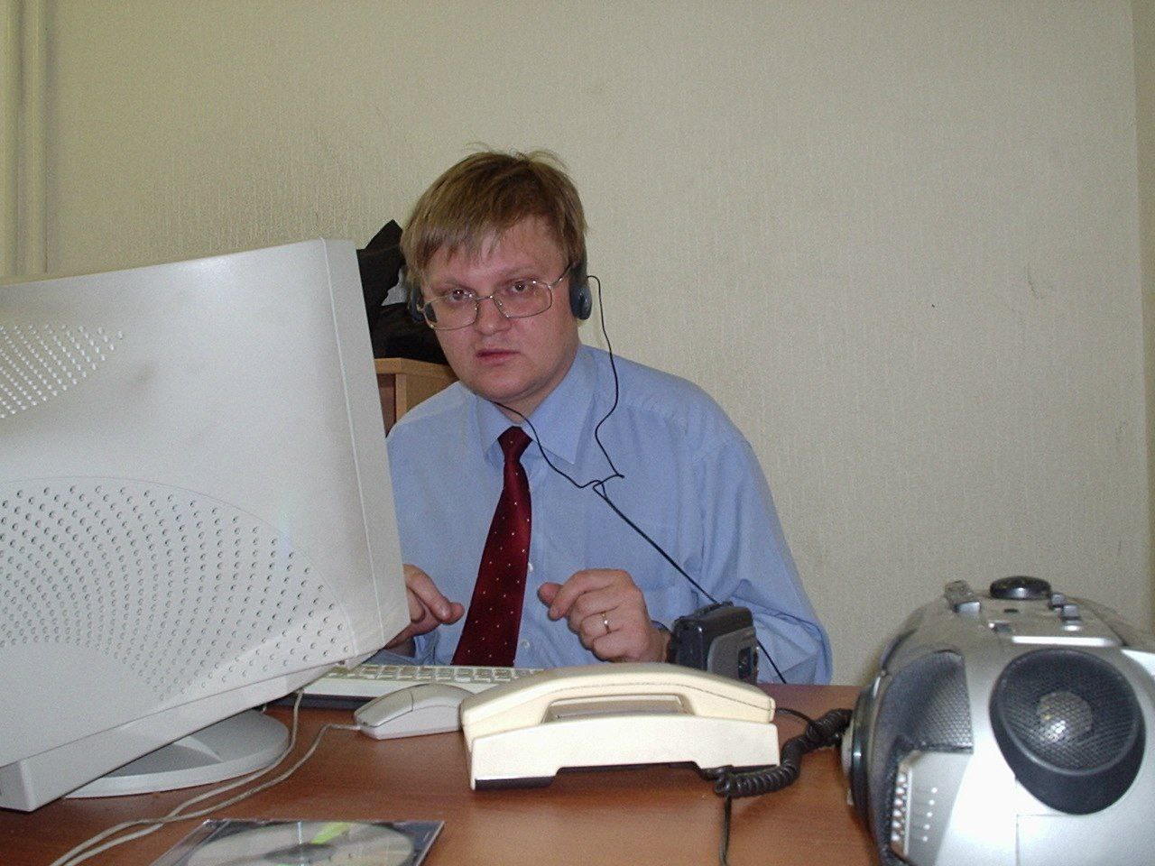 В пермской редакции КоммерсантЪ сменился главный редактор Теперь возглавлять главную деловую редакцию будет Максим Стругов Он много лет занимал пост замредактора в издании работает 18 лет Пост главреда покинул бессменный руководитель КоммерсантЪ Прикамье Вячеслав Суханов Он трудился в газете с 2002 года с марта 2005 возглавлял издание Смена эпох однако А коллеге Вячеславу удачи и терпения на новом поприще       Подписаться на Properm ru