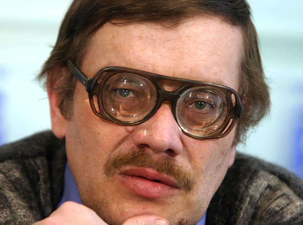 Умер автор романа Охота на пиранью Александр Бушков Причиной смерти писателя стала остановка сердца Александр Бушков родился в 1956 году в Красноярском крае Известен как автор фантастических и приключенческих романов среди которых Рыцарь из ниоткуда Охота на пиранью а также публицистических текстов на тему русской истории Фото РИА Новости Подписаться на Российскую газету в Читать нас в MAX