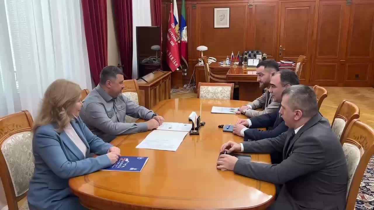 Фёдор Щукин встречается с участниками программы 'Время героев' для обсуждения дальнейшего сотрудничества