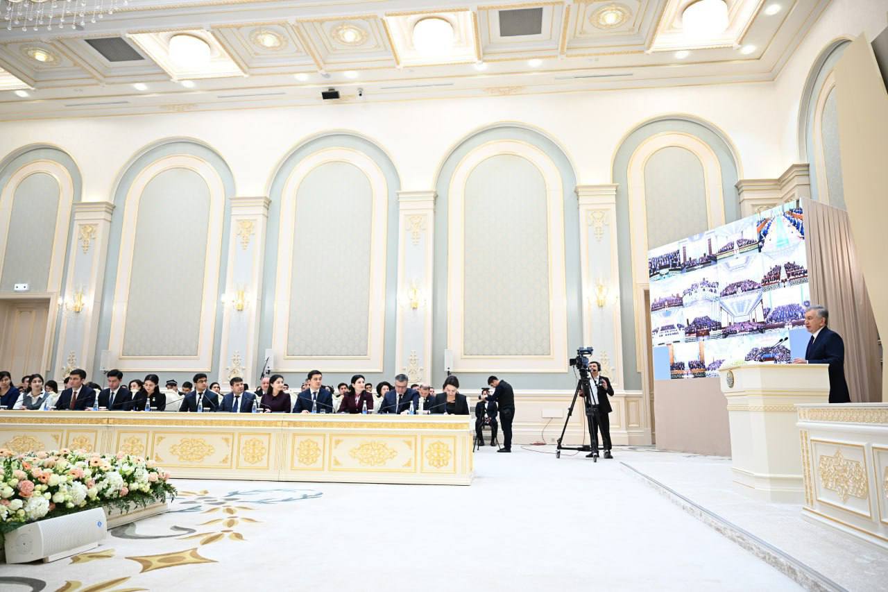 Президент объявил о запуске льготных кредитов для молодых предпринимателей Предприниматели принявшие на работу не менее 5 выпускников вузов смогут получить до 10 млрд сумов Также в регионах создадут сеть Молодёжных бизнес инкубаторов На мероприятии президент анонсировал запуск программы Предприниматель будущего в рамках которой молодым предпринимателям начнут предоставлятькредиты сроком до 7 лет под 15 годовых с текущего года В частности самозанятым молодым людям будут выделяться беззалоговые кредиты до 20 млн сумов тем кто обладает предпринимательскими навыками и начинает собственный бизнес до 300 млн сумов молодым предпринимателям расширяющим свою деятельность до 2 млрд сумов предпринимателям принявшим на работу не менее 5 выпускников до 10 млрд сумов Подпишитесь и следите за актуальными новостями на нашем канале   telegram me joinchat AAAAAEEdc qam7052mnXKA