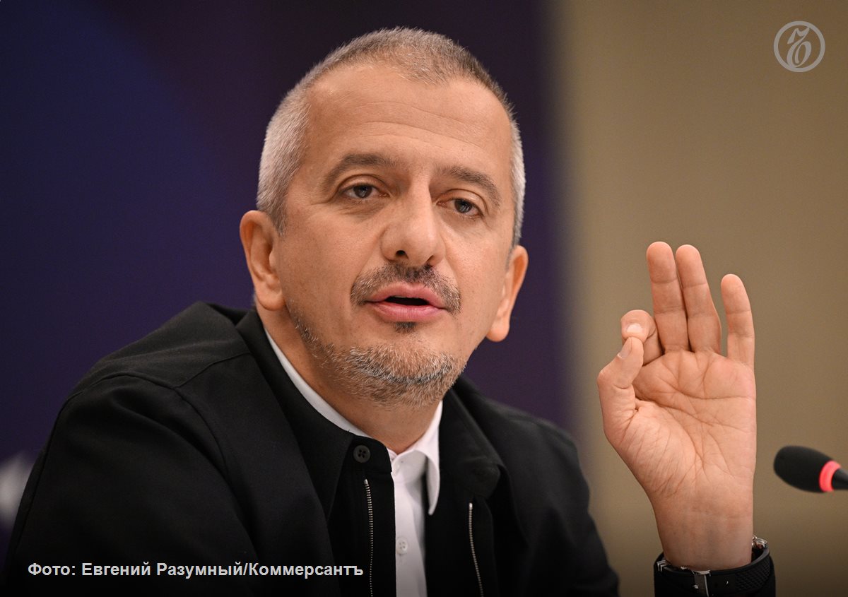 Константин Богомолов назначен и о ректора Школы студии МХАТ Об этом сообщила министр культуры РФ Ольга Любимова Ранее должность ректора занимал заслуженный артист России Игорь Золотовицкий Он умер 14 января в возрасте 64 лет Причиной смерти актера стало онкологическое заболевание 50 летний Константин Богомолов заслуженный деятель искусств России многократный номинант на премию Золотая маска С 2019 года он занимает пост худрука в Театре на Малой Бронной с 2024 го Театра Сцены Мельников Подписывайтесь на Ъ в Telegram в MAX Оставляйте бусты