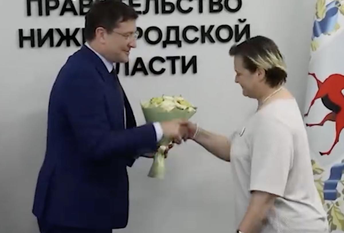 Лиана Килинч из Германии получила паспорт России Новый документ в торжественной обстановке женщине вручили нижегородские власти, отметив, что это – заслуженная награда. Лиана Килинч долгое время помогает Донбассу, организуя гуманитарные миссии вопреки давлению немецких властей. Подпишись, Правда за нами