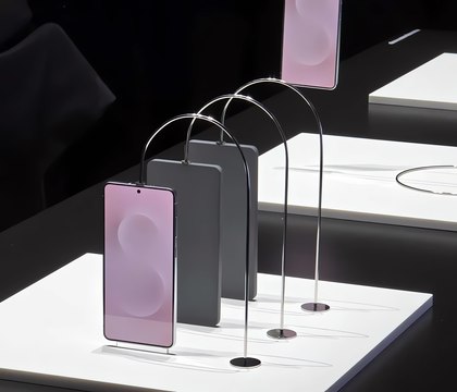 Смартфон Samsung Galaxy S25 Edge со Snapdragon 8 Elite будет стоить от 1150 долларов — Laptop Mag Как сообщает Laptop Mag, ссылаясь на серию утечек, связанных с будущим сверхтонким флагманским смартфоном Samsung Galaxy S25 Edge, стоимость устройства в США будет находиться в диапазоне от S25 Plus до S25 Ultra, и, вероятно, составит 1150–1200 долларов в случае базовой модификации с 12 ГБ ОЗУ и 256-гигабайтным флеш-накопителем. Читать далее