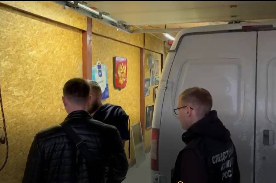 Руководителей службы судебных приставов Искитима заключили под стражу за взятки В Искитиме силовики задержали двоих руководителей Федеральной службы судебных приставов, подозреваемых в совершении должностных и коррупционных преступлений. Об этом рассказали в пресс-службе УФСБ России. Следствие установило, что на протяжение двух лет судебные приставы из Искитимского района прекращали исполнительные производства за денежное вознаграждение от самих должников. Подробнее читайте по ссылке INFOPRO54 Фото пресс-службы УФСБ России по Новосибирской области.