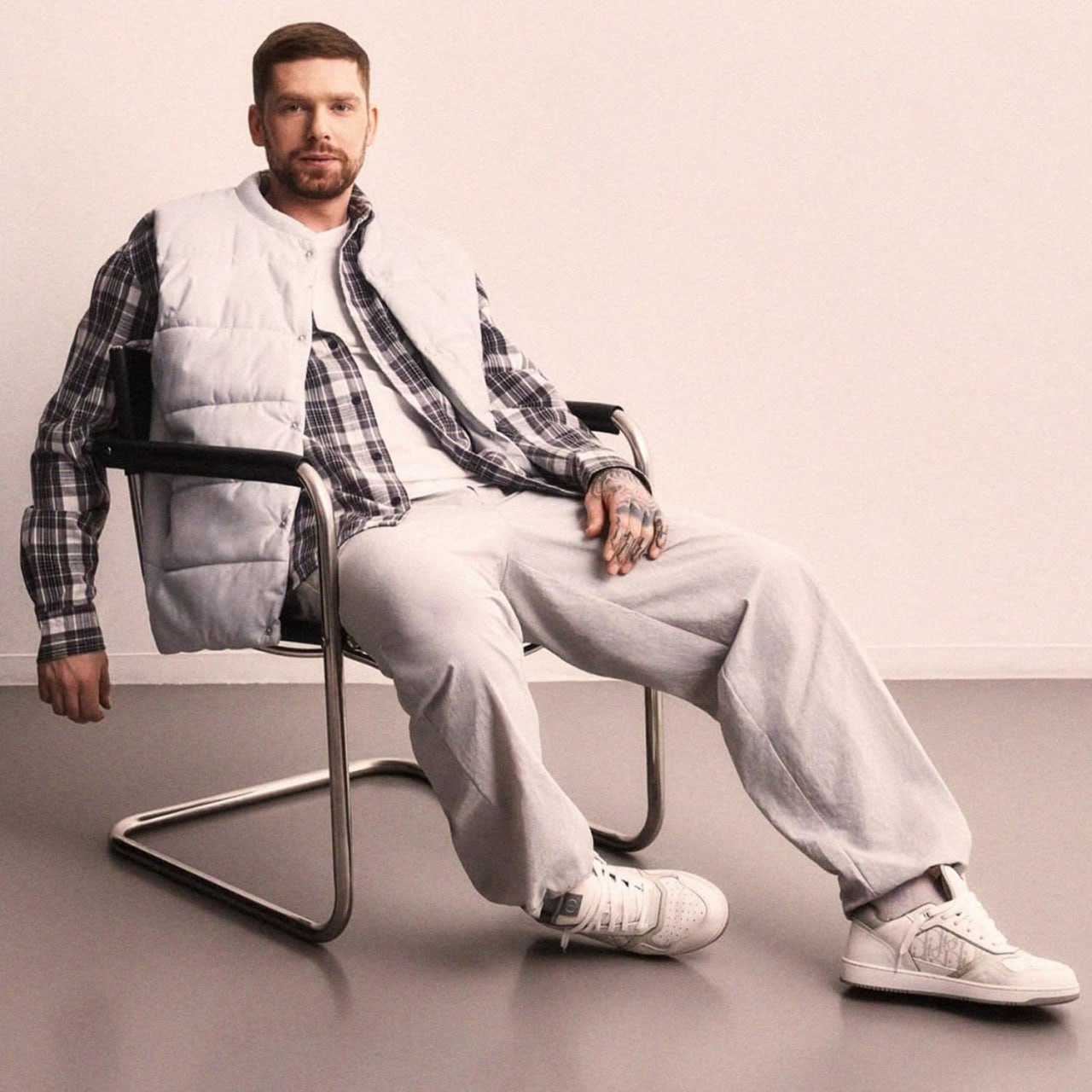 Металлург поместил Евгения Кузнецова в список отказов у форварда 1 8 в 15 играх за клуб в этом сезоне Подписывайтесь на лучший хоккейный телеграм