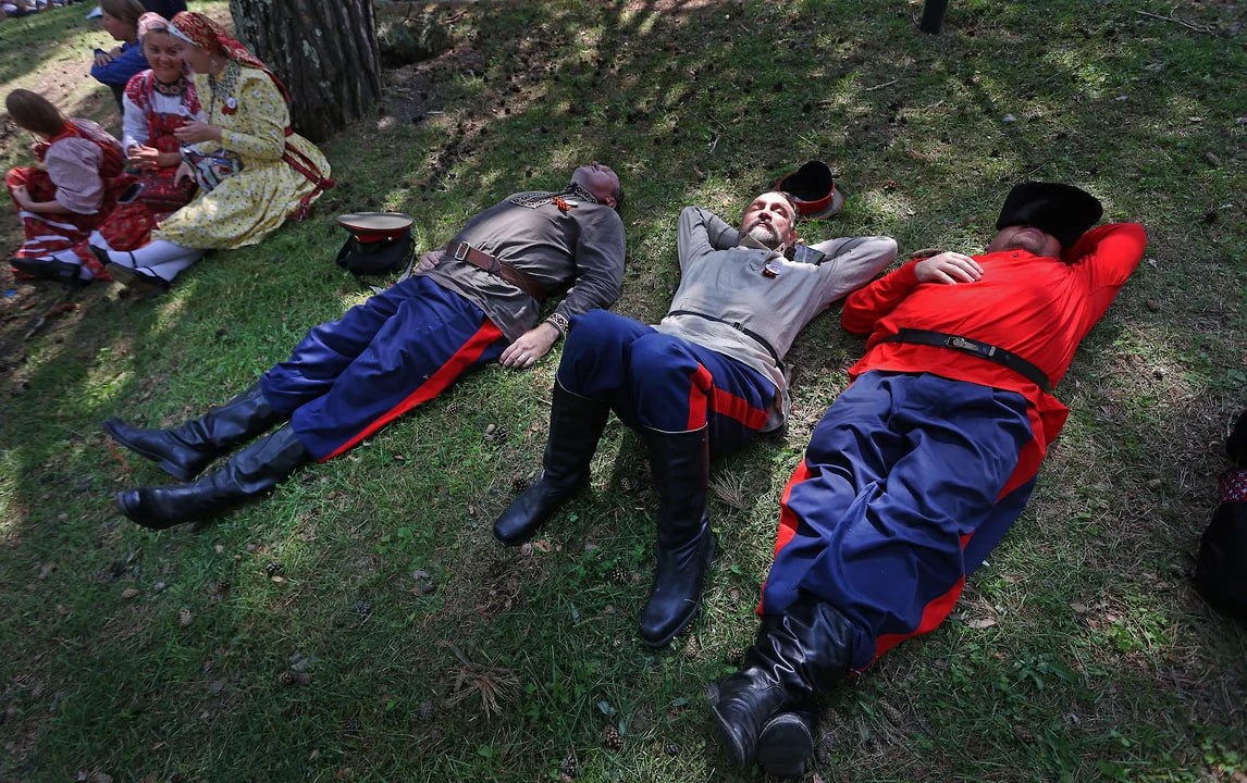 В казачьи кадетские корпуса Кубани поступили около 300 человек В Краснодарском крае завершилась приемная кампания в казачьи кадетские корпуса — в 7-е классы зачислены около 300 человек. Конкурс на поступление в этом году составил до трех человек на место. Одновременно стартовал прием в 10-е классы, сообщает пресс-служба краевой администрации. Подписывайтесь на «Ъ-Кубань-Черноморье»