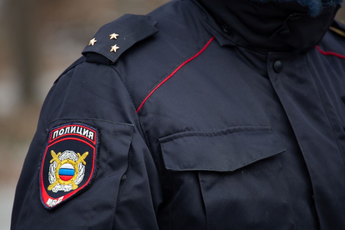 Женщина обратилась в полицию после нападения добермана на ее 10-летнюю дочь В Коминтерновском районе собака породы доберман набросилась на 10-летнюю девочку. Женщина привезла свою дочь на занятия в музыкальную школу на Московском проспекте. Она высадила ребенка около дома №63, откуда обычно она идет пешком несколько десятков метров до школы. По дороге девочка встретила местных жителей, выгуливающих собак - двух мужчин с ротвейлером и женщину с доберманом. На собаках не было намордников. В какой-то момент доберман бросился на ребенка и вцепился ей в плечо. ↗ Прислать новость Подписаться