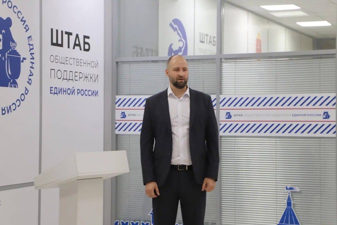 В Штабе Единой России прошла Церемония награждения победителей регионального этапа Национальной Премии Человек труда Поздравить лауреатов пришли представители Единой России депутаты Тульской городской Думы Алексей Ишутин и Александр Шахов Премия была вручена 14 лауреатам Тульской области среди которых трое будут представлять регион на федеральном уровне в Москве Национальная премия Человек труда учреждена Всероссийским движением Человек труда партией Единая Россия в рамках федерального партийного проекта Выбирай своё и Ассоциацией разработчиков изготовителей и поставщиков средств индивидуальной защиты