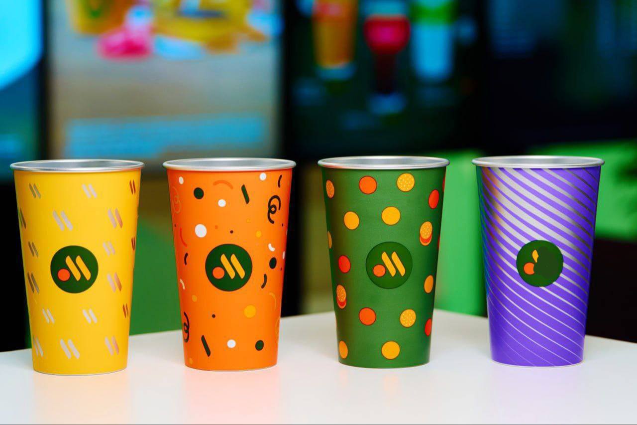 Стаканы хамелеоны скоро завезут во Вкусно и точку Это алюминиевые многоразовые стаканы которые будут менять цвет в зависимости от температуры Комбо с волшебными стаканами появится в продаже 5 февраля