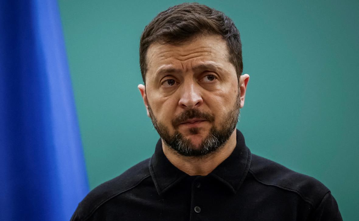 Зеленский: мир в стране может наступить уже завтра Как заявил украинский лидер, сперва необходимо добиться перемирия. По его словам, оно «постепенно приводит к прочному миру». Владимир Зеленский добавил, что Киев хочет мира, но нуждается в оружии. Он также отметил, что не видит со стороны Москвы готовности к миру, и в связи с этим призвал усилить международное давление на Россию. Подпишись на «Говорит Москва»