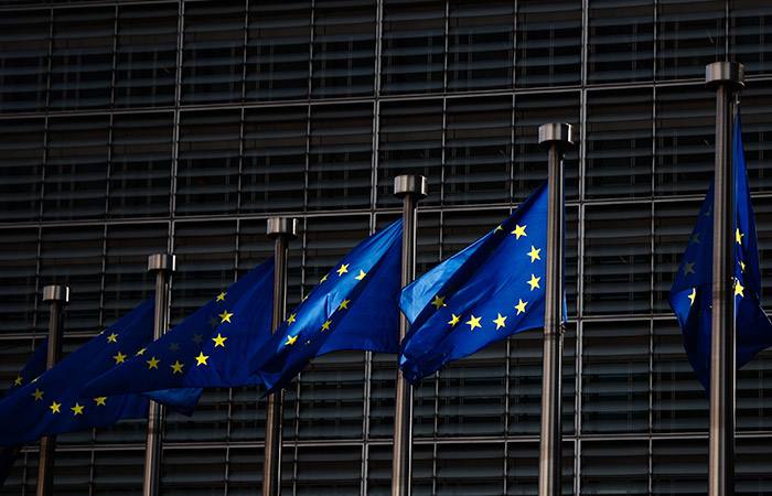 ЕС готовит способ обойти вето Венгрии на санкций против России, — Financial Times. По данным издания, Брюссель намеревается перенести большую часть антироссийских рестрикций «на другую юридическую основу», что позволит обойти требование единогласия, необходимое для продления ограничений. Заря Новости - Подписаться