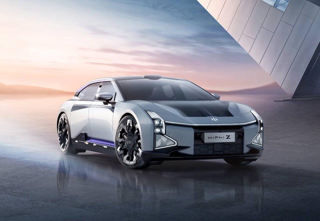 Авито Авто средняя стоимость новых электромобилей снизилась почти на 20 за год Эксперты Авито Авто проанализировали данные по спросу предложению и средним ценам на новые электромобили в 2025 году по сравнению с прошлым годом Оказалось что средняя стоимость авто в этом сегменте снизилась на 19 8 а самыми популярными моделями стали Ora 03 Evolute i PRO и Zeekr 001   Топ 5 новых электромобилей по снижению средней стоимости 1 HiPhi Z 47 8 до 5 8 млн руб 2 Voyah Free 41 8 до 4 7 млн руб 3 NIO ES8 39 2 до 7 9 млн руб 4 Hongqi E HS9 30 6 до 6 6 млн руб 5 Evolute i JOY 29 до 2 8 млн руб   Топ 5 популярных моделей новых электромобилей 1 Ora 03 2 Evolute i PRO 3 Zeekr 001 4 Амберавто А5 5 Avatr 11 Динамика средней цены зависит от изменения стоимости конкретной модели и от изменения структуры рынка Чем больше в продаже доступных версий определенной модели или бюджетных транспортных средств конкретной марки тем ниже и их средняя цена Новости АвитоАвто