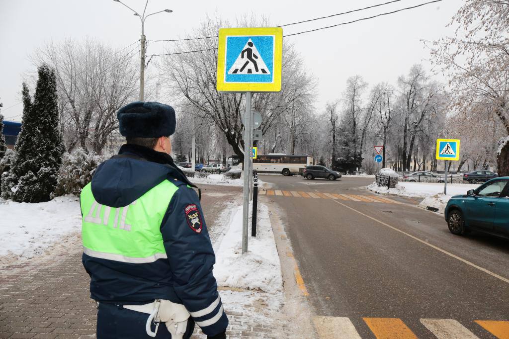 В Москве 27 января состоится рейд Пешеходный переход организованный Госавтоинспекцией Сотрудники ГИБДД будут контролировать соблюдение правил дорожного движения как водителями так и пешеходами уделяя особое внимание безопасности на пешеходных переходах Цель рейда профилактика ДТП и повышение дисциплины на дорогах Подпишись на нас в МАХ
