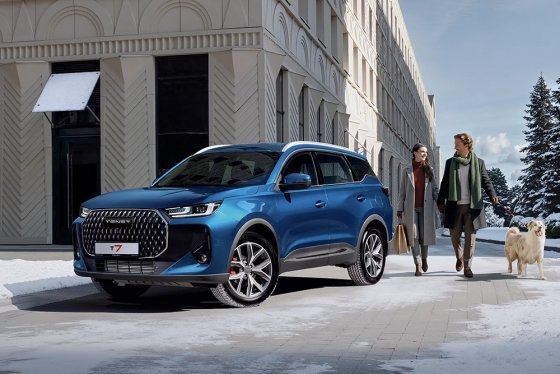 Марка Tenet идет вопреки трендам кроссовер T7 получил прямую скидку На компактный кроссовер Tenet T7 теперь действует скидка 50 тысяч рублей Таким образом стоимость модели составляет теперь 2 63 3 03 млн рублей Во всех версиях T7 комплектуется турбомотором 1 6 литра 150 л с и 7 ступенчатым роботом с двойным сцеплением Привод передний или полный Скидка в конце ноября щедрый жест на фоне урезания бонусов и дисконтов других марок Кроме появления скидки в прайс листе модели произошло ещё одно изменение по информации Автоновостей дня из списка доступных к покупке исчез Tenet T7 Ultra 4WD Фото Пресс служба Tenet Подробности в материале Российской газеты