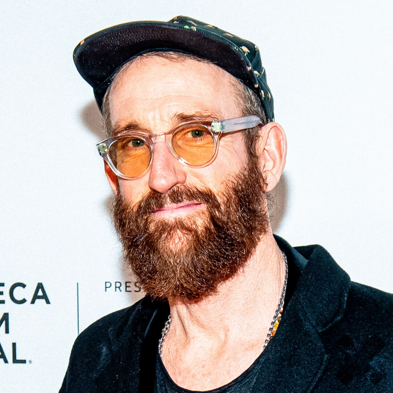 Сериал по Assassin s Creed для Netflix получил режиссёра По данным Variety постановкой шоу займётся Йохан Ренк тот самый режиссёр который снял Чернобыль и получил за него Эмми   жду будет круто не интересно НМШ