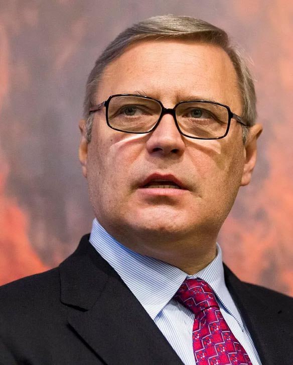 Экс премьера России Михаила Касьянова внесли в перечень террористов и экстремистов Об этом говорится на официальном сайте Росфинмониторинга Список также пополнили главред Новой газеты Европа Кирилл Мартынов и экономист Сергей Гуриев Признан иноагентом в РФ Подпишитесь на Абзац TG VK Дзен MAX Rutube