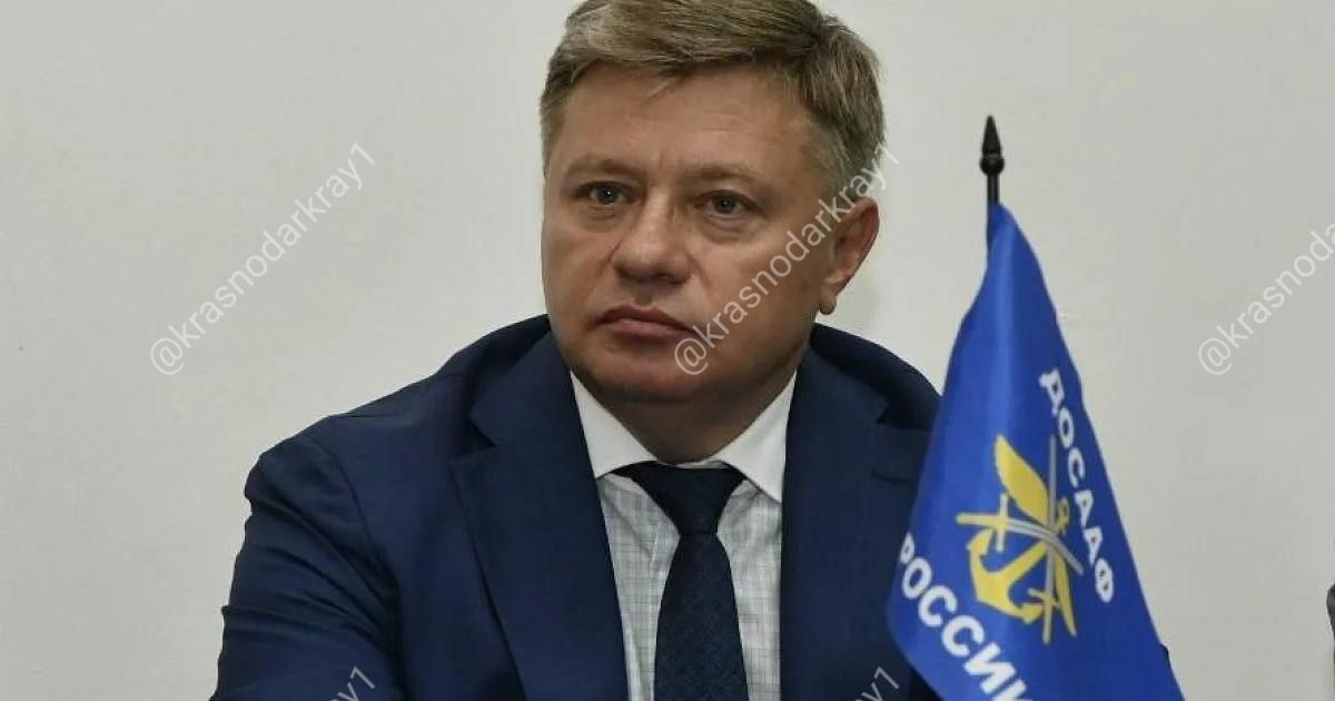 Главу ДОСААФ Краснодарского края арестовали за злоупотребление полномочиями Председатель регионального отделения ДОСААФ России в Краснодарском крае Борис Левитский стал фигурантом уголовного дела Следствие предъявило ему обвинение в злоупотреблении полномочиями повлекшем тяжкие последствия ч 2 ст 201 УК РФ Как стало известно Левитского задержали в Краснодарском крае и доставили в Москву для проведения необходимых следственных действий В настоящее время он находится под арестом в столичном следственном изоляторе сообщает ТАСС Левитский возглавляет организацию с 2017 года До этого с 2012 по 2022 год он был депутатом Заксобрания Краснодарского края и входил в комитет по военным вопросам безопасности работе с молодежью и делам казачества Если вину признают Борису Левитскому грозит лишение свободы сроком до 10 лет Ваши видео высылайте нам в бот krasnodarkray bot Подпишись поделись krasnodarkray1 Прислать видео новость