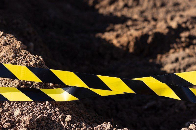 Спецслужбы предотвратили теракт на железной дороге в Краснодаре Гражданин Украины завербованный через соцсеть планировал подрыв железнодорожных путей для срыва военных перевозок в зону СВО У задержанного изъято самодельное взрывное устройство По данному факту позбуждено уголовное дело о полготовке к теракту и незаконном обороте взрывчатки сообщает пресс служба УФСБ России по Краснодарскому краю Радио 104FМ Новая Россия