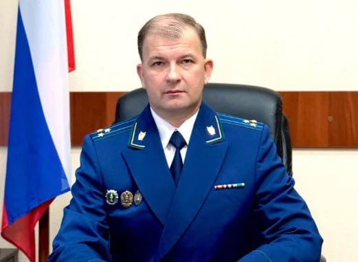 Кого предложили на должность прокурора Тульской области Спойлер — Сергея Зеленцова, как сообщает «ТАСС». Поддержанную Совфедом кандидатуру председатель Валентина Матвиенко передаст президенту Владимиру Путину для информирования и дальнейшего утверждения. Немного справки: На данный момент Зеленцов занимает пост первого зампрокурора Нижегородской области. Он родился в 1972 году в Ленинграде. Карьеру начал следователем прокуратуры Красногвардейского района Санкт-Петербурга. Является заслуженным работником прокуратуры РФ, неоднократно поощрялся правами генерального прокурора за примерное исполнение служебных обязанностей.