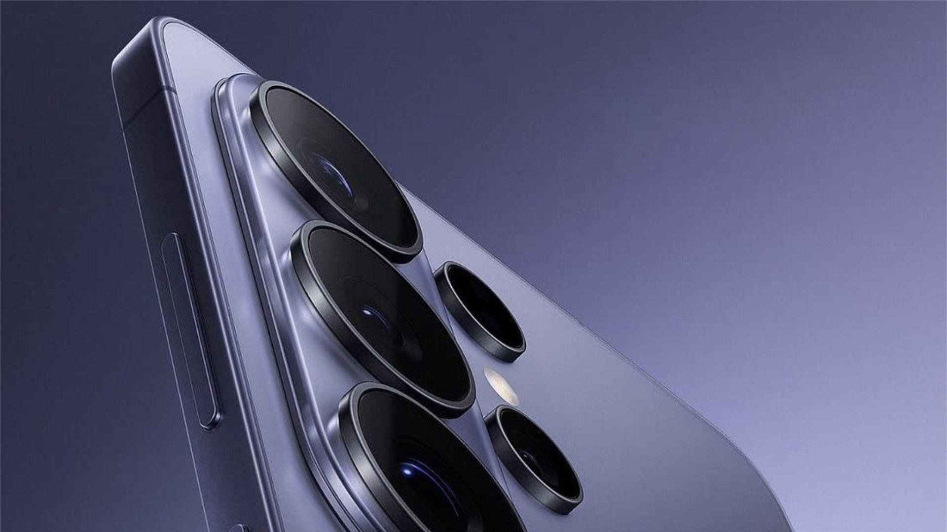 В сеть утекли цены и полные характеристики всей линейки Samsung Galaxy S26 Нас ждёт самый скучный апгрейд в истории флагманской S линейки Galaxy Блок камер базового S26 и S26 получит старые матрицы на 50 12 10 Мп значения диафрагмы тоже останутся прежними По сенсорам у S26 Ultra тоже без изменений но хотя бы значения диафрагмы приоткроются с f 1 7 до f 1 4 у ширика и с f 2 8 до f 1 9 у телевика точными значениями поделился немецкий портал WinFuture Есть и плохие новости если флагманской Ультре достанется подразогнанный Snapdragon 8 Elite Gen 5 то вот базовым S26 и S26 придётся довольствоваться Exynos 2600 во всяком случае в Европе Диагонали дисплеев аккумуляторы и даже внешний вид останутся прежними А что будет нового А новым будет лавандовый цвет по которому фанаты бренда успели соскучиться со времён S22 Ну и память апнут до 256 ГБ в базе Зато не будет титановой рамы и аналога MagSafe Цена за базовый S26 в Европе начнётся от 1000 а прайс на S26 Ultra стартует уже от 1470 Samsung представит Galaxy S26 ровно через две недели 25 февраля 2026 года в ходе ивента Galaxy Unpacked На нём же компания с помпой презентует возвращение умного ассистента Bixby построенного на базе технологий Perplexity Автор Павел Урлапов