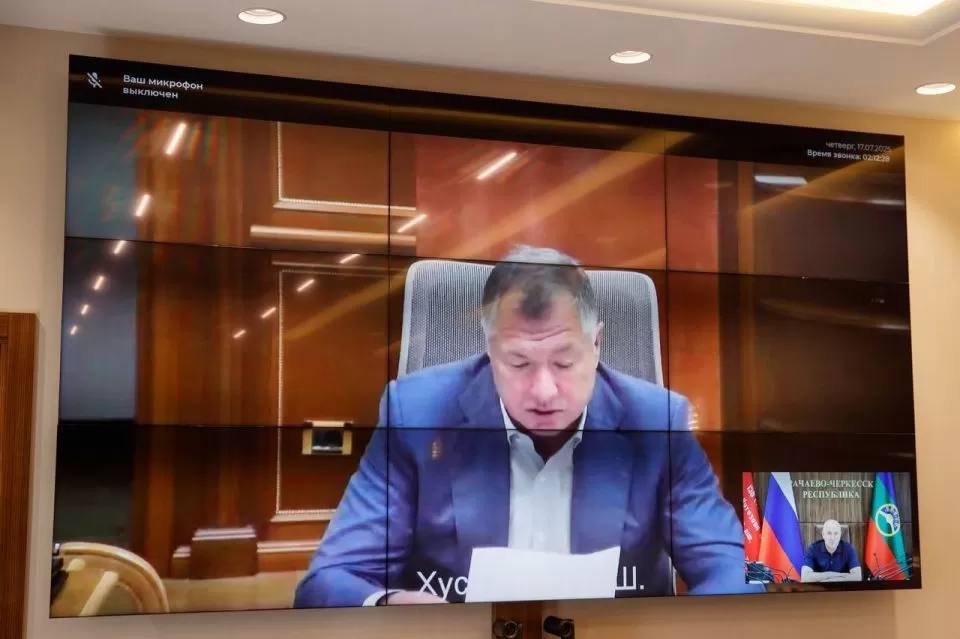 Вице-премьер РФ Марат Хуснуллин поручил главам российских регионов взять под личный контроль работу над увеличением градпотенциала Он также поручил в ручном режиме прорабатывать с каждым застройщиком, чтобы все дома обязательно были сданы вовремя. По словам Хуснуллина, градостроительный потенциал России больше уровня 2024 года и превышает 463 млн кв. м. В части реализации ключевых показателей за высокие результаты можно выделить Рязанскую, Саратовскую, Липецкую области, республики Бурятия, Башкортостан, Татарстан, Пермский край.