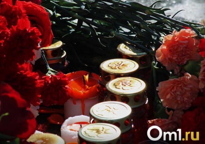 Ушёл из жизни известный омский художник Георгий Кичигин 14 декабря на 75 м году жизни ушёл из жизни знаменитый художник Георгий Кичигин Об этом сообщили в Омском региональном отделении Союза художников России Георгий родился в 1951 году в Омске и завершил обучение на художественно графическом факультете Омского педагогического института В 1980 году он стал членом Союза художников Георгий Кичигин удостоенный званий заслуженного художника и заслуженного деятеля искусств России а также почётного гражданина Омской области и члена корреспондента Российской академии художеств Om1 Омск в MAX