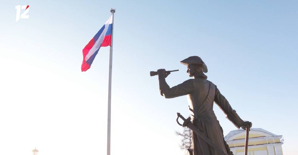 9 мая в Омске впервые поднимут Знамя Победы В 08.00 в Омской крепости впервые поднимут на флагштоке копию Знамени Победы. Смена флага России на Знамя Победы пройдет в торжественной обстановке и всего на один день, в честь 80-летия Победы. «Наш святой долг – сохранить историческую память о Великой Отечественной войне, отдать дань благодарности за боевые и трудовые подвиги нашим землякам, с гордостью нести по жизни Знамя Победы!», – сообщил директор департамента культуры Олег Федоренко. По новой традиции, копия знамени будет подниматься над Омской крепостью каждое 9 мая.