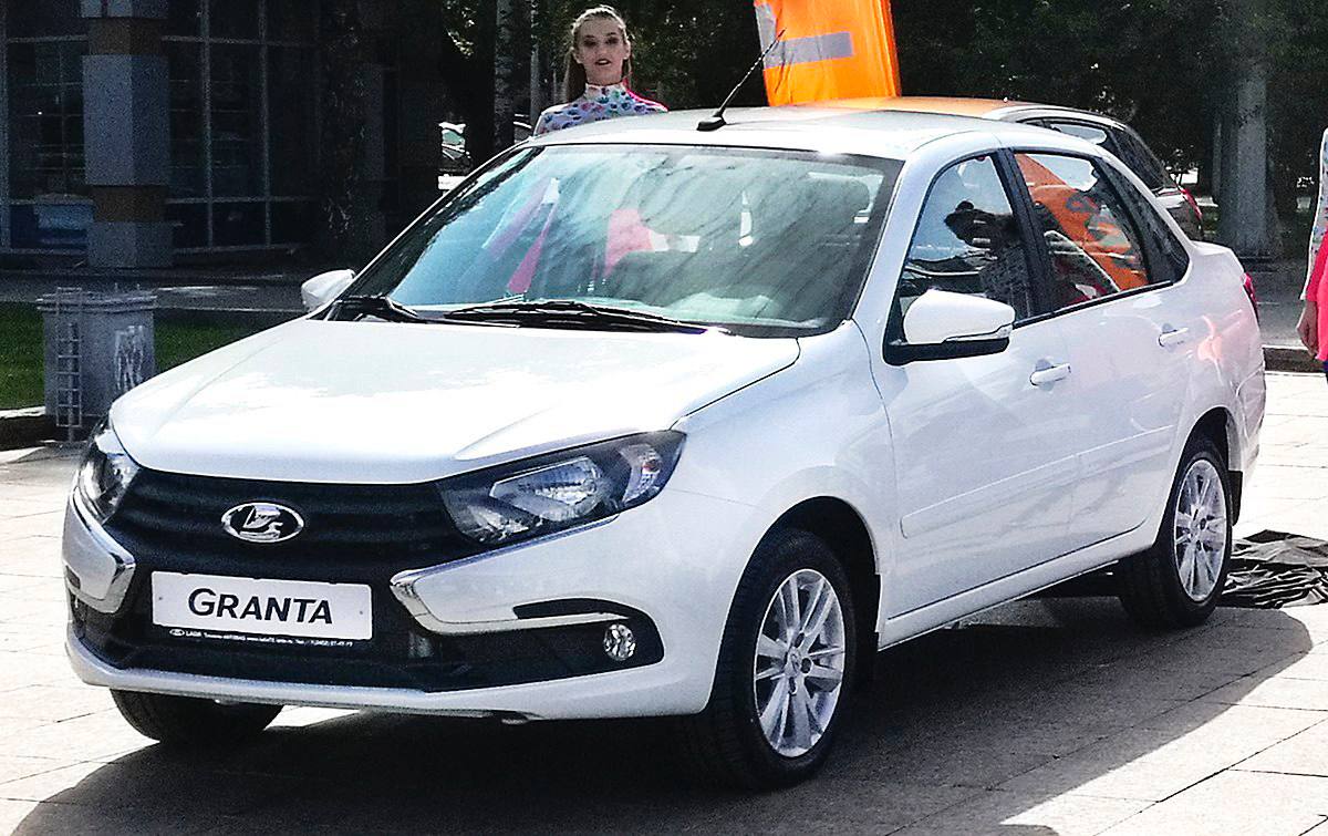 Автоэксперты назвали самые дешевые автомобили в России, на первом месте оказалась Lada Granta 750 тысяч рублей . Также в лидерах списка — Lada Niva Legend 1 миллион , Lada Niva Travel 1,3 миллиона , BAIC U5 Plus 1,3 миллиона и Lada Vesta 1,4 миллиона рублей . the Дело