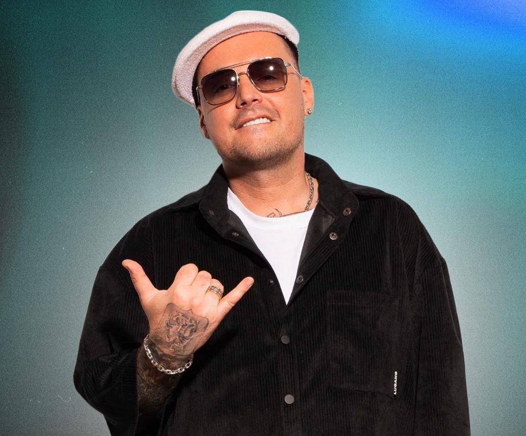 Гуфу грозит до семи лет колонии по делу о грабеже с применением насилия Следствие считает что рэпер Алексей Долматов вместе с приятелем в Наро Фоминске отобрал у мужчины iPhone при этом напарник удерживал потерпевшего а сам Гуф бил и угрожал Дело уже передано в суд артист находится под подпиской о невыезде bezposhady