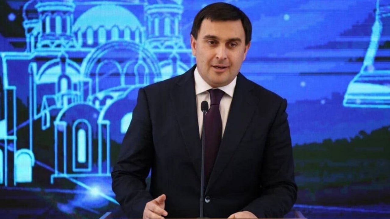 Скончался глава подмосковного Реутова Филипп Науменко ему было 39 лет сообщил председатель Мособлдумы Игорь Брынцалов 7 декабря Науменко попал в крупное ДТП Его госпитализировали с травмами с тех пор его состояние оставалось тяжелым Чуткий отзывчивый человек Энергичный и талантливый руководитель Скорблю вместе со всеми кто знал и любил Филиппа Анатольевича написал Брынцалов в своем Telegram канале Подписаться на Вечернюю Москву ВМ в MAX