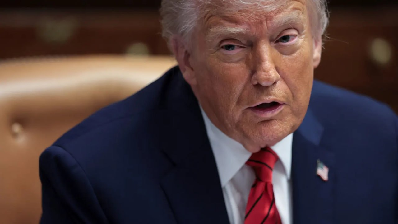 Президент Дональд Трамп заявил что последнее решение Федеральной резервной системы о снижении базовой процентной ставки могло быть как минимум вдвое больше Трамп назвал председателя Федеральной резервной системы Джерома Пауэлла болваном который одобрил довольно небольшое снижение процентной ставки Трамп также заявил что планирует провести собеседование с бывшим управляющим Федеральной резервной системы Кевином Уоршем возможным претендентом на пост преемника Пауэлла после окончания его срока полномочий jkinvest news jkinvest