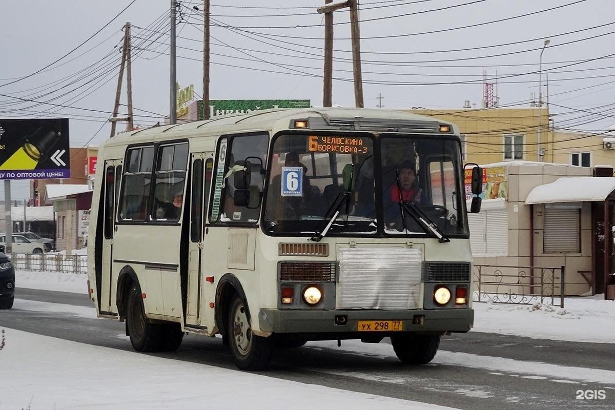 В Якутске с 1 января повысят проезд в общественном транспорте? Комментарий главы города  В последнее время в местных СМИ утверждается, что с 1 января 2025 года в Якутске должен подорожать проезд в общественном транспорте. По сведениям сетевых изданий, стоимость поездки по наличному расчету составит 50 рублей.  Данную информацию прокомментировал глава Якутска Евгений Григорьев. Сегодня, 17 декабря во время прямого телеэфира на ГТРК "Саха" он заявил, что "повышения стоимости проезда в общественном транспорте г. Якутска с 1 января 2025 года не будет".  Sakhapress напоминает, что последнее повышение проезда в автобусах Якутска произошло 1 апреля этого года. Тогда проезд за наличный расчет повысился с 40 до 45 рублей.