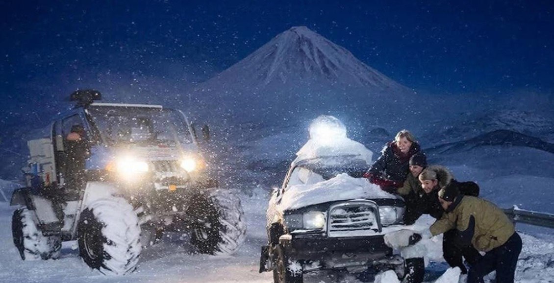 Камчатские спасатели ночью пришли на помощь застрявшим туристам Очередную спасательную операцию на Авачинском вулкане провели камчатские спасатели в ночь на 26 декабря По дороге к вулканам застряла машина с туристами Подробности на ИА Кам 24 Нажмите для подробностей   kam24 ru news main 20251226 124120 html utm source telegram utm medium messenger