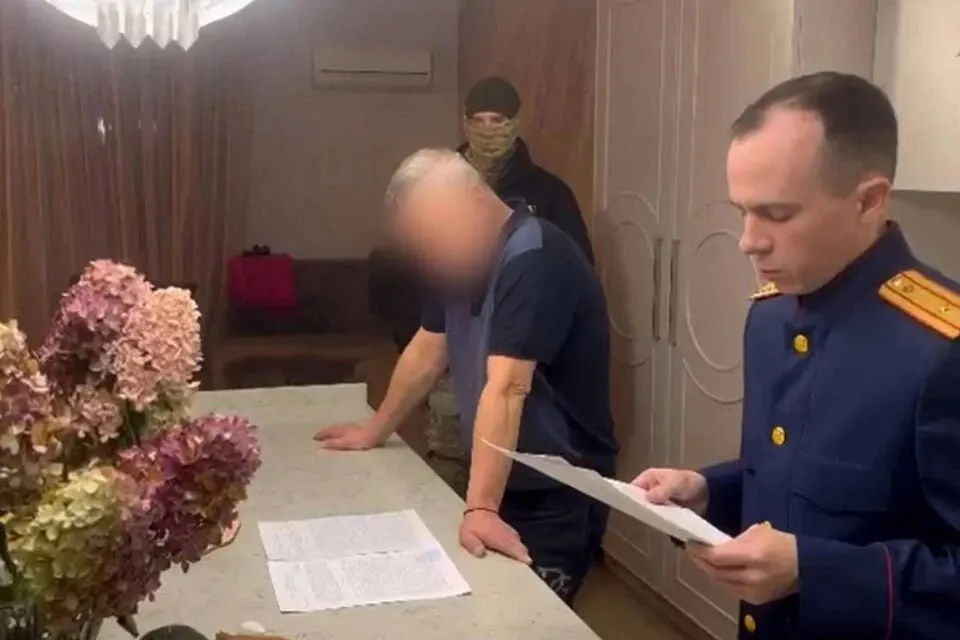 Экс гендиректор челябинского ПОВВ Хабиров не смог выйти из СИЗО В Челябинске бывший гендиректор МУП ПОВВ Сергей Хабиров останется под стражей еще на два месяца Такое решение принял Тракторозаводский райсуд Напомним сотрудники ФСБ задержали Хабирова осенью прошлого года Его обвиняют в злоупотреблении полномочиями По версии следствия бывший гендиректор и главный инженер челябинского водоканала Александр Шишков подписали контракты на ремонт аварийных труб по завышенной стоимости В результате бюджет Челябинска потерял 116 млн рублей   Подписаться на chelkp Мы в MAX