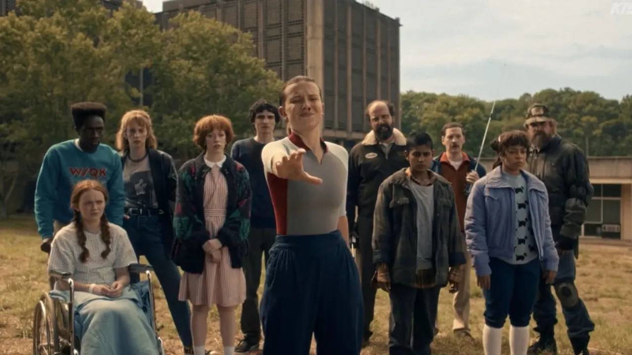 Предпоследняя серия пятого сезона сериала Очень странные дела получила рекордно низкие рейтинги на платформе IMDb Зрители оценили эпизод The Bridge на 5 5 баллов Ранее эпизодом с самыми низкими оценками был седьмой эпизод второго сезона под названием The Lost Sister оцененный на шесть баллов Кадр Очень странные дела