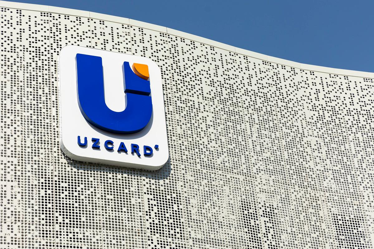 Uzcard объяснил сбой в системе внеплановыми профилактическими работами Из за этого возможны временные перебои в работе банкоматов терминалов E POS и POS международных банковских карт кобейджинговых карт за рубежом а также сбой в работе сайта Uzcard Мы приносим извинения за временные неудобства и информируем что наши специалисты уже работают над устранением неполадок и восстановлением стабильной работы системы заявили в Uzcard поблагодарив за понимание Обновлено в 15 53 Uzcard сообщила о восстановлении проведения операций с картами и работы мобильных приложений Сбой продлился примерно 2 5 часа www spot uz ru 2025 08 28 uzcard crash Telegram Instagram YouTube