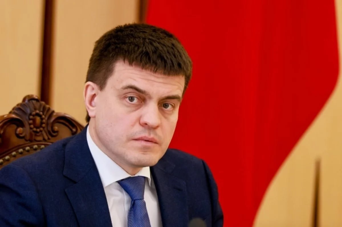 Михаил Котюков 29 апреля ответит на вопросы жителей Красноярского края Губернатор Красноярского края Михаил Котюков анонсировал прямую линию 29 апреля. Об этом он сообщил в Telegram-канале. «Дорогие друзья, для ответов на ваши вопросы 29 апреля проведу прямую линию на телеканале “Енисей”», - написал Михаил Котюков. Задать вопросы можно по номеру 8-800-707-77-44 или в чат-боте. Отправить сообщение Наш чат