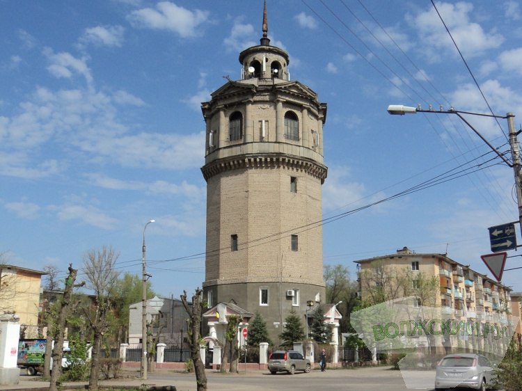 В Волгоградской области аттестовали десятки экскурсоводов и гидов переводчиков В 2025 году в Волгоградской области 54 экскурсовода прошли профессиональную аттестацию Как сообщили Волжский ру в региональном комитете экономики аттестационные комиссии в прошлом году собирались 11 раз Аттестованные экскурсоводы и гиды переводчики получили документы об успешном прохождении аттестации и нагрудные идентификационные карточки Срок действия выданных документов составляет 5 лет Всего на территории региона уже работают 142 аттестованных экскурсовода и гида переводчика График заседаний комиссии на 2026 год уже утвержден Первое заседание состоится 28 января Рекомендации по подготовке к аттестации гидам дает региональный Туристский информационный центр Подробнее на Волжский ру www volzsky ru index php wx 16 wx2 82704 ВолжскийРу волжский vlz