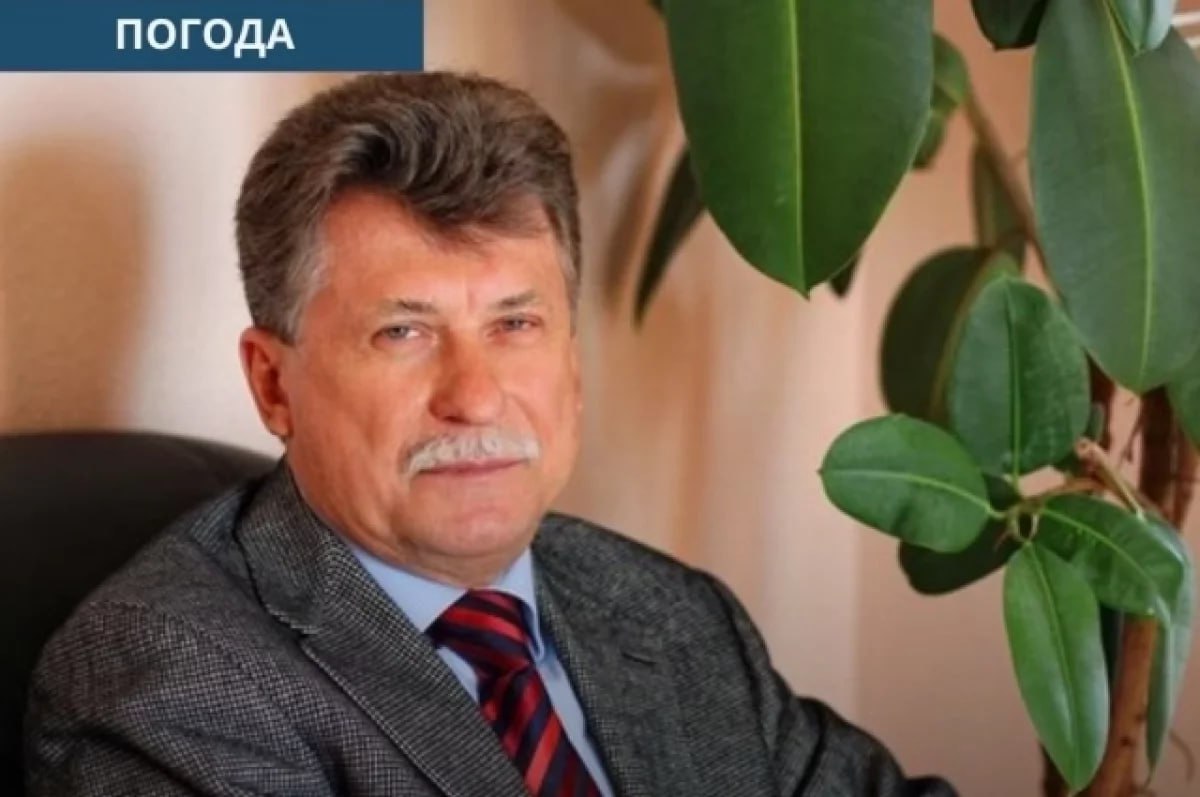 Аномальная жара в Приморье связана с активизацией явления Ла-Нинья, которое с весны проявляется в акватории Тихого океана, сообщил начальник Примгидромета Борис Кубай. В океане сформировался мощный антициклон, который переносит тропический воздух с юга, что приводит к росту температуры и уменьшению облачности . Особенно это ощущается на юге края. По прогнозу, на побережье ожидается кратковременное похолодание благодаря антициклону над Охотским морем, но в западных районах жара сохранится. Тайфуны в ближайшее время угрозы краю не представляют . #Приморье #жара #ЛаНинья #погода #антициклон Подробнее