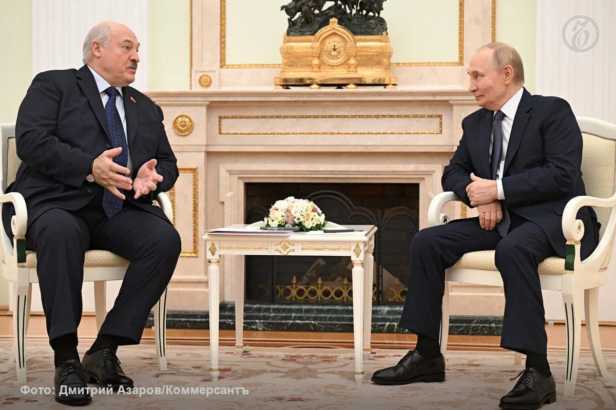 Александр Лукашенко будет присутствовать на параде Победы в Москве 9 мая Об этом белорусский президент сообщил в ходе телефонного разговора с Владимиром Путиным Кроме того стороны обменялись пасхальными поздравлениями а также обсудили вопросы двустороннего сотрудничества в том числе в торгово экономической сфере Подписывайтесь на Ъ в Telegram в MAX Оставляйте бусты