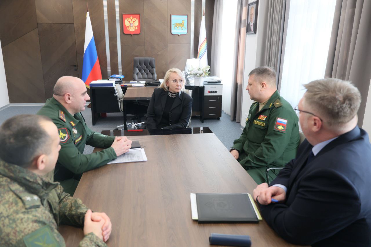 Забота об участниках СВО и их семьях остается одним из главных приоритетов в ЕАО Вопросы поддержки обсудили губернатор ЕАО Мария Костюк и командование Восточного военного округа Читать подробнее на сайте