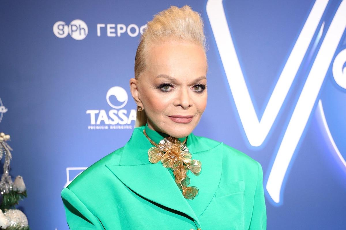 Лариса Долина предложила поэтапно отдавать деньги за квартиру но без учета инфляции и в рассрочку Покупательница на такие условия не согласилась Девушка уже оплатила налог на имущество она считает себя добросовестным собственником и настаивает на возврате квартиры Эй Питер