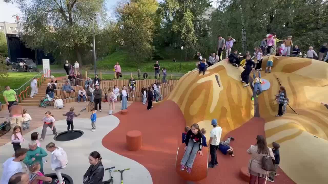 В Парке Горького открылась новая площадка в форме гигантского кота