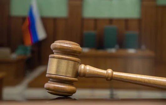 Суд не разрешил следственные действия дома у белгородской чиновницы Как стало известно “Ъ”, суд отказал полиции в обыске у министра строительства Белгородской области Оксаны Козлитиной. Мероприятие планировалось провести в рамках расследования хищений бюджетных средств при возведении фортификационных сооружений на границе с Украиной. Суд, однако, пришел к выводу, что доказательства возможной связи чиновницы с хищениями отсутствуют. Фото: Олег Харсеев/Коммерсантъ Подписывайтесь на «Ъ-Черноземье»