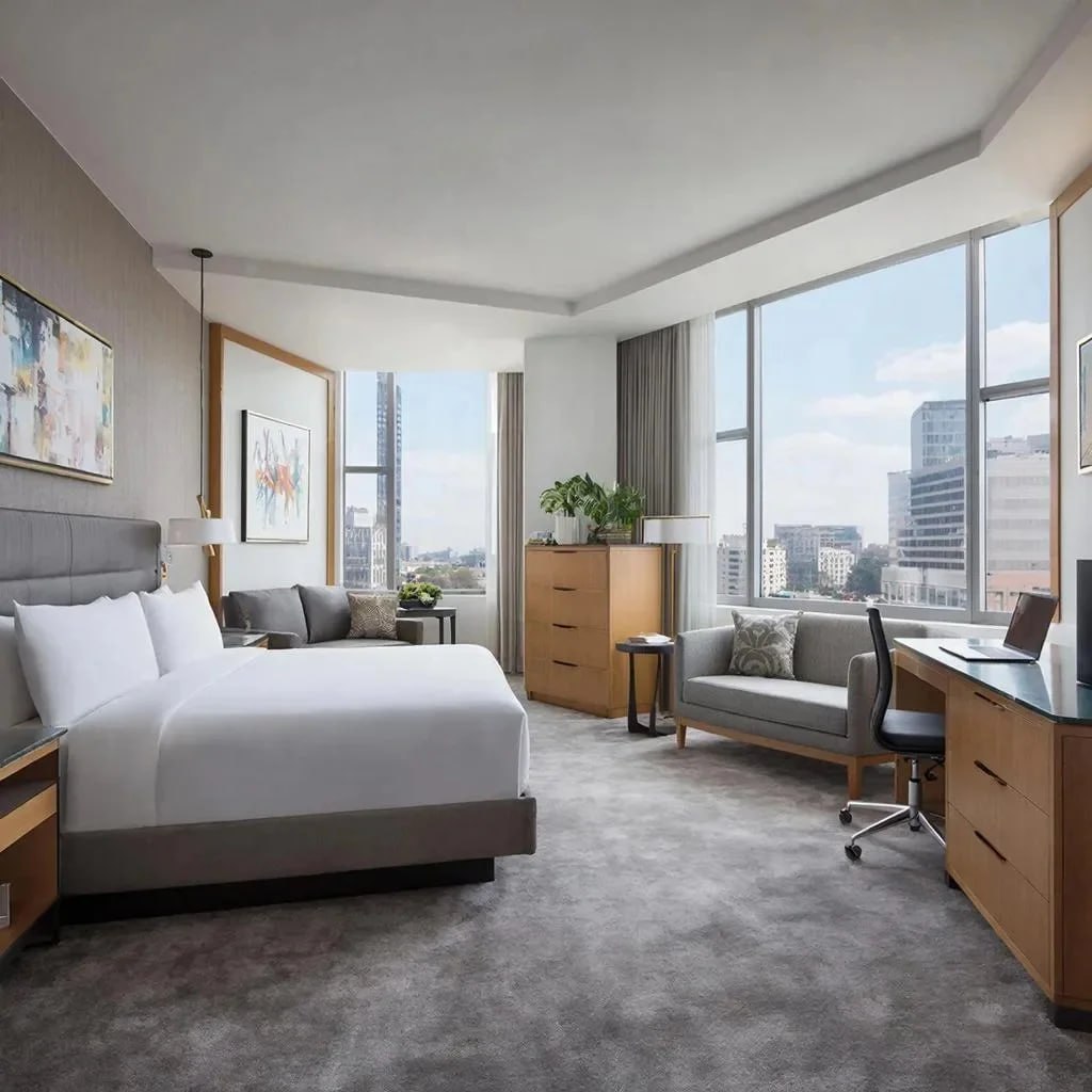 Туроператоры России заявили о перегруженных местах размещения в Дагестане Спрос на туристические поездки в Дагестан по итогам 2025 года резко сократился и составил 763 2 тыс человек сообщает КоммерсантЪ Количество гостей в местных средствах размещения уменьшилось на 20 5 год к году до 389 3 тыс При этом материально техническая база региона перегружена констатируют в CMWP Представитель туроператора Русский экспресс назвал ключевой проблемой рост стоимости отдыха при отсутствии улучшений в сервисе и качестве услуг В компании Алеан также сообщили что большинство туристов посещают Дагестан лишь единожды и возвратного туризма практически нет