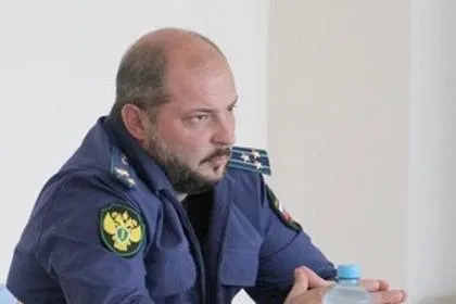 Глава природоохранной прокуратуры Ленобласти задержан по делу о миллионных взятках Сотрудники ФСБ задержали руководителя природоохранной прокуратуры Ленинградской области Артёма Зобова по подозрению в получении взяток в особо крупном размере Уголовное дело включает несколько эпизодов связанных с утилизацией строительных отходов а суммы по предварительным данным исчисляются миллионами рублей Обыски прошли в офисе ведомства на Моховой улице в Петербурге Накануне задержания Зобов лично выезжал на тушение свалки в Лепсари администрация МО Шлиссельбург Читай нас в MAКС Читай нас в Telegram