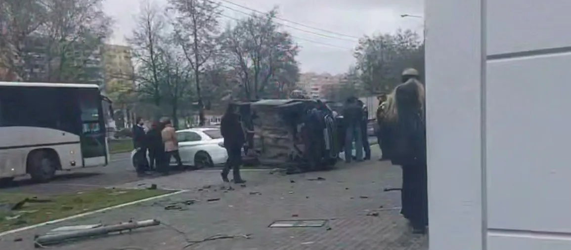 На Алтуфьевском шоссе каршеринг вылетел на тротуар и сбил троих пешеходов Двое в больнице один отказался от госпитализации Изначально была погоня шофер удирал от ДПСников И доудирался