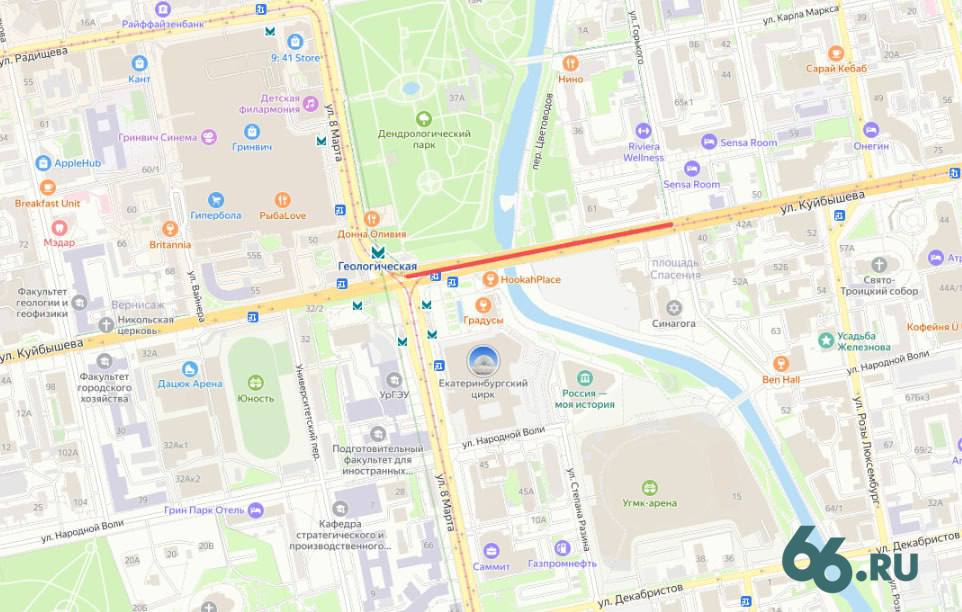 На полгода перекроют загруженную улицу в центре Екатеринбурга Движение ограничат с 1 марта по 1 августа по четной стороне Куйбышева от ул 8 Марта до ул Горького Это связано со строительством пешеходного тоннеля сообщили в мэрии Объехать участок можно будет по улицам 8 Марта Малышева Розы Люксембург и Декабристов Длина тоннеля составит 87 метров его проложат по левому берегу Исети На работы планируют потратить 370 млн рублей В подземном переходе хотят установить видеонаблюдение На участке переделают канализацию водопровод трамвайные пути и контактные сети   на связи в TG MAX VK