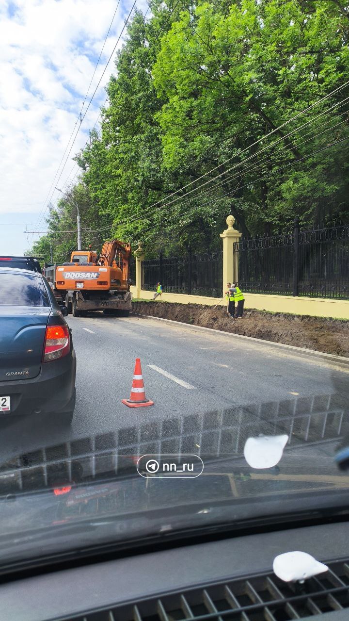 У «Швейцарии» начали обустраивать новые парковочные места. К работам приступили в районе ТЦ «Океанис».  От Медицинской до улицы 40 лет Октября появятся 74 места для машин. Работы планируют завершить уже в сентябре. Само обустройство началось позже первоначального срока — до этого власти говорили, что работы стартуют в начале июля.   Подпишись   Предложи новость